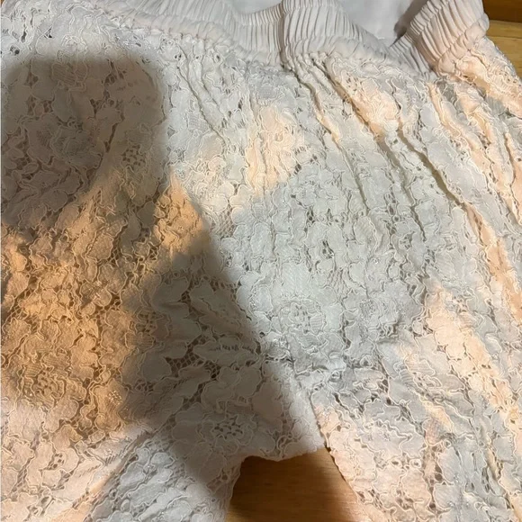 Lace Patterned Pants - Picture 3 of 3